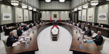 780x411-kabine-baskan-erdogan-liderliginde-toplaniyor-iste-masadaki-konular-1738563910391