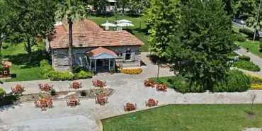 image-b5c51dd74ea7bf9d5862baf2e76296a1c4e75f64