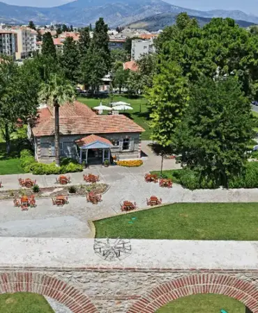 image-b5c51dd74ea7bf9d5862baf2e76296a1c4e75f64