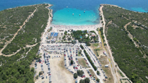 urla-altinkoy-koyu-na-kapanma-tehdidi-kiyilar-satilamaz